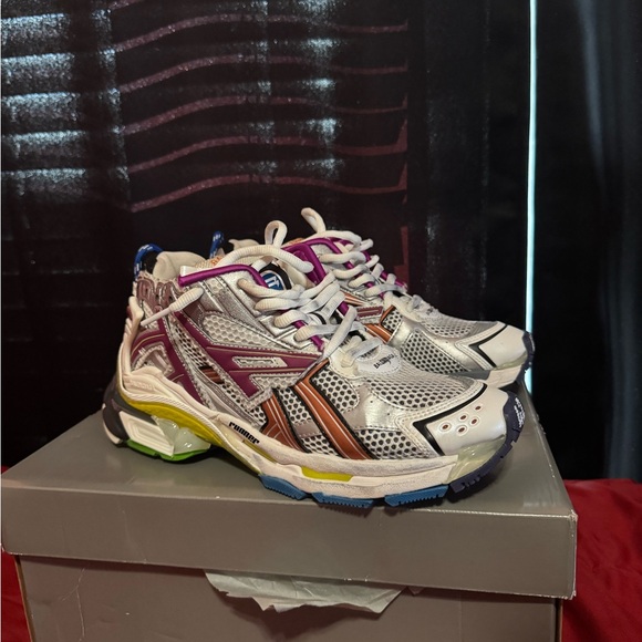 balenciaga runnrs - Picture 2 of 6